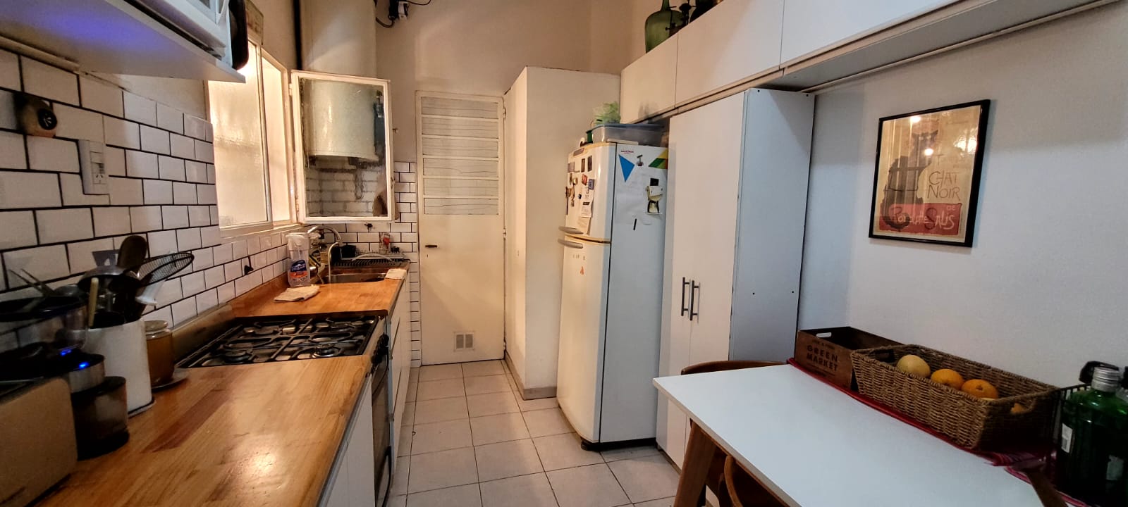 Cocina con heladera